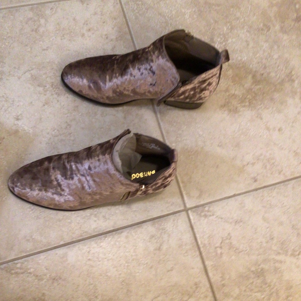 Cute velvet booties Size 9